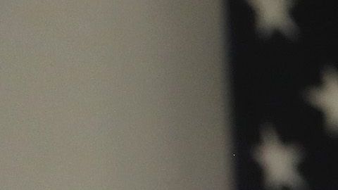 Para ser ciudadanos de EEUU, los inmigrantes deben aprobar exámenes cívico y de inglés.