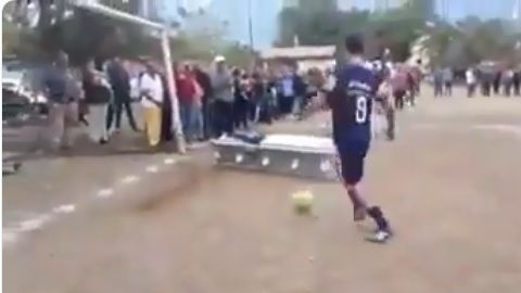 Aún fallecido, Noé Acuña hizo un gol desde su féretro