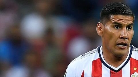 El jugador de Chivas Carlos Salcido está al borde del retiro.