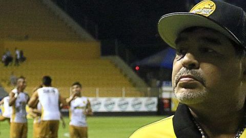 Diego Armando Maradona director técnico de Dorados de Sinaloa.