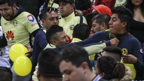 Una monumental trifulca se desató en las tribunas del estadio Azteca