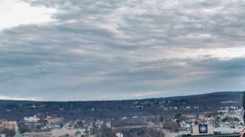 Los millennials no dudan en gastar una fortuna en una cena lujosa y prefieren viajar que comprar una casa.