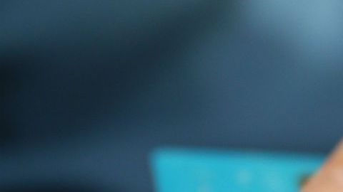 Te presentamos tres maneras inteligentes de aprovechar tu dinero esta Navidad.