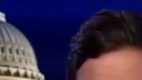 Tucker Carlson afirma que la libertad de expresión está bajo ataque.