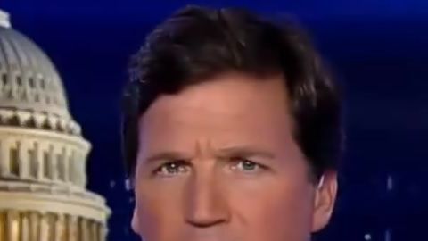 Tucker Carlson afirma que la libertad de expresión está bajo ataque.