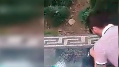 La broma del británico.