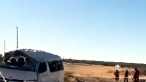 La camioneta en la que viajaba un grupo de animación de Rayados de Monterrey se accidentó en Saltillo