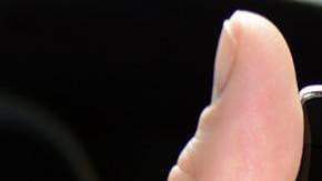 Los sistemas operativos de celulares en autos mostraron ser 24% más rápidos en llamadas telefónicas y 31% más veloces en el uso de navegación de mapas (GPS).