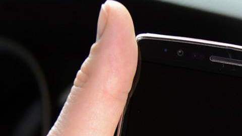 Los sistemas operativos de celulares en autos mostraron ser 24% más rápidos en llamadas telefónicas y 31% más veloces en el uso de navegación de mapas (GPS).