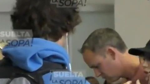 Angélica Rivera viaja como cualquier persona.