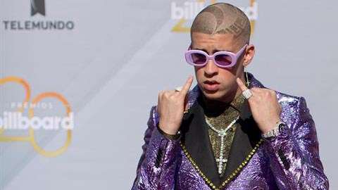 La elección de vestuario de Bad Bunny  para los premios Billboard no fue la más acertada.