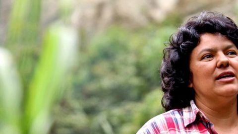 Berta Cáceres (1973-2016) se oponía a la construcción de una represa en zona indígena