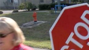 Guarda escolar convertida en celebridad local