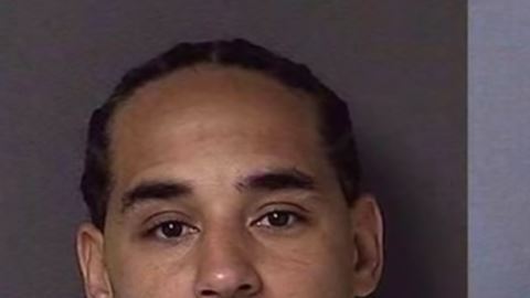 El parecido entre Ricky Amos y Richard Jones es increíble.