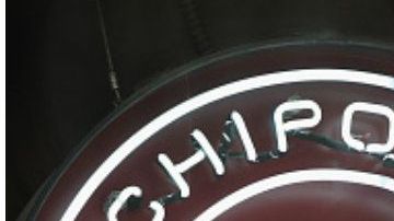 El chico buscó la manera de compaginar la comida que más le gusta.