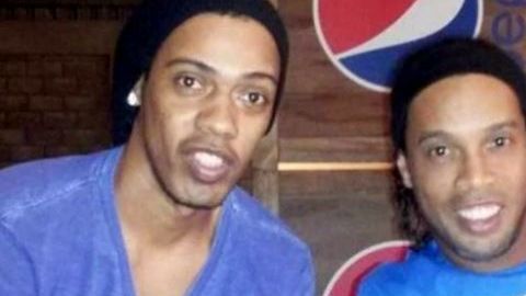 Ronaldinho utilizó a su doble para evitar hablar con los reporteros