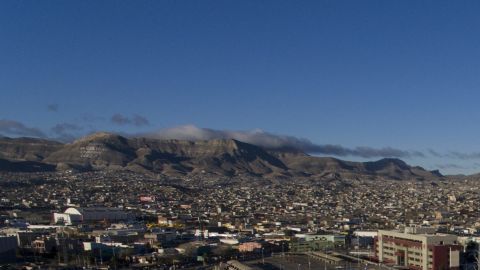 Vista aérea de Ciudad Juárez (i) y El Paso (d) tomada desde Ciudad Juárez, México.  Getty Images