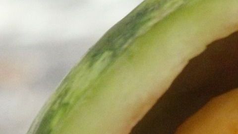 La furiosa madre no quiere que su familia tenga contacto con su bebé.