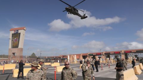 Las tropas continuarán en la frontera sur de EEUU.