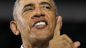 El expresidente Obama defiende uno de sus programas insignia.