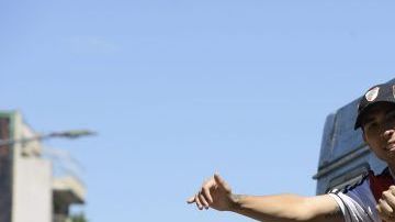 Aficionados de River Plate y de Boca Juniors gastarán una fortuna para ver la final de la Copa Libertadores en Madrid.