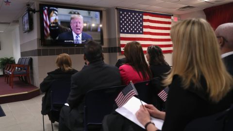 USCIS implementó las órdenes ejecutivas del presidente Trump.