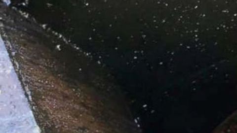 Un hombre queda atrapado en el conducto de ventilación de un restaurante.