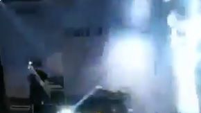 El grupo Seventeen ofrecía un concierto en la playa.