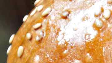 La familia llevó la comida al departamento de la Policía.