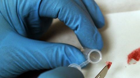 Se estima que hay cientos de miles de "rape kits" almacenados en departamentos de policía y laboratorios forenses a lo largo del país.