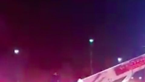 Bomberos en la escena.