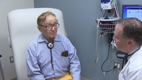 Jack Beteil tiene 95 años y más vidas que un gato