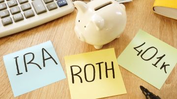 Hay dos tipos de cuentas de ahorros con beneficios y regulaciones tributarias./Shutterstock