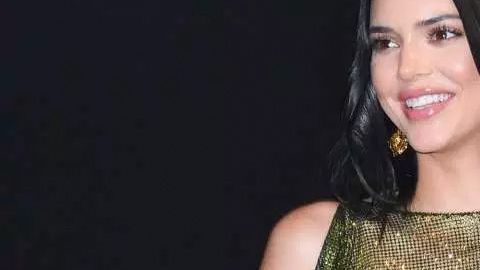 Kendall Jenner siempre atrevida.