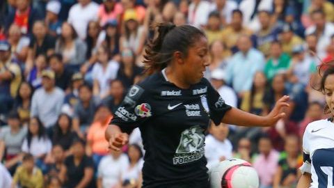 Imagen del juego de la jornada 8 del torneo Apertura 2017 de la Liga MX Femenil entre las Tuzas del Pachuca y las Pumas celebrado en La Cantera.
