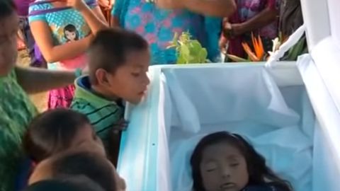El cuerpo llegó a San Antonio Secortez, una aldea pobre del centro de Guatemala, el domingo.