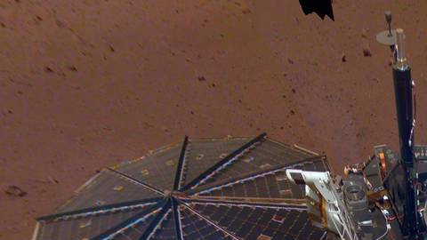 Esta es la primera selfie que muestra completamente a InSight.