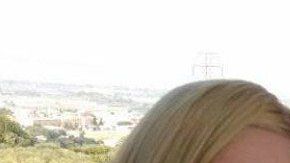 Foto familiar de Pilar Garrido, su bebé y su esposo Jorge Fernández