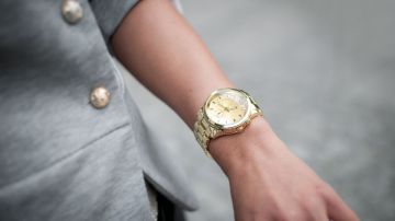 Un reloj es un accesorio clásico.