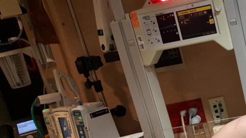 Una madre dio a luz a dos bebés mellizos en distintas fechas.