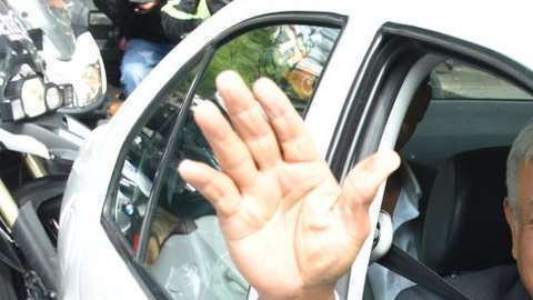 Lo llamó un "tianguis" de autos