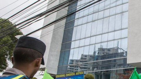 La corrupción revelada ocasionó protestas en varios países.