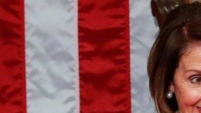 Pelosi lleva más de 40 años en política.