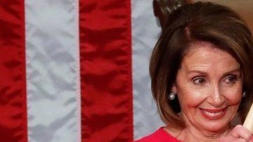 Pelosi lleva más de 40 años en política.