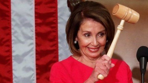 Pelosi lleva más de 40 años en política.