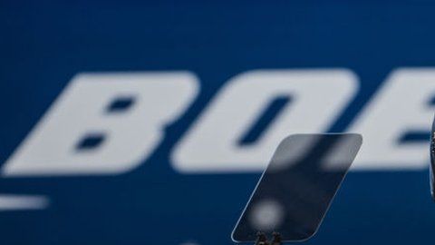 Donald Trump visitó la planta de Boeing en North Charleston.