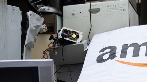 Organizaciones ambientales denunciaron a Amazon en noviembre por no reciclar electrodomésticos defectuosos.