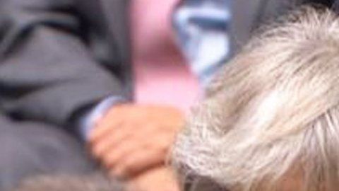 Theresa May urgió a los parlamentarios a encontrar soluciones negociables.