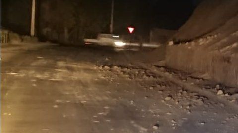 El sismo generó desplazamientos de terrenos.