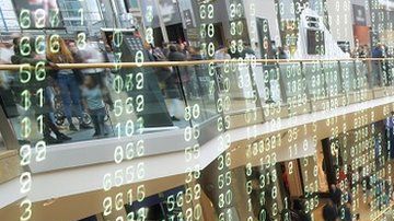 Se pueden predecir las actividades futuras de una persona por los posts de sus amigos.